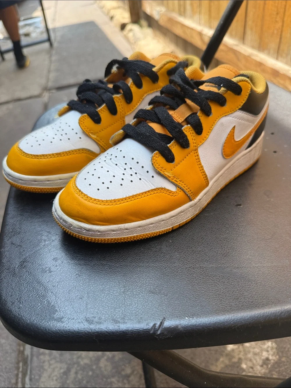 Nike Kids Low-Top Sneakers in Yellow, White & Black